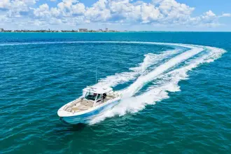 Thumbnail von Boston Whaler 380 Outrage