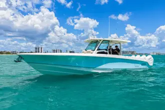 Thumbnail von Boston Whaler 380 Outrage