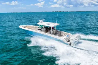 Thumbnail von Boston Whaler 380 Outrage