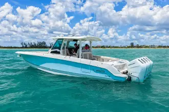 Thumbnail von Boston Whaler 380 Outrage