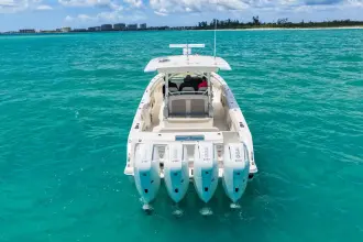 Thumbnail von Boston Whaler 380 Outrage
