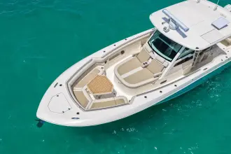 Thumbnail von Boston Whaler 380 Outrage