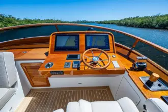 Thumbnail von Hinckley Talaria 55 Flybridge MKII VERA NORTH