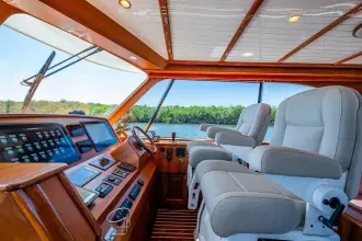 Thumbnail von Hinckley Talaria 55 Flybridge MKII VERA NORTH