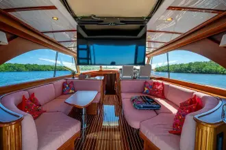 Thumbnail von Hinckley Talaria 55 Flybridge MKII VERA NORTH
