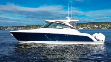 Tiara Yachts 34LX