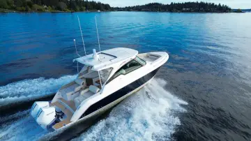 Thumbnail von Tiara Yachts 34LX
