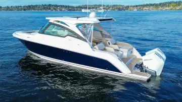 Thumbnail von Tiara Yachts 34LX