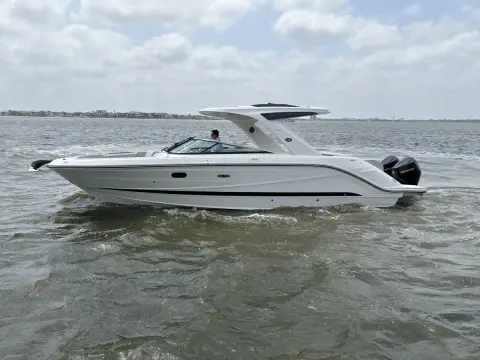 Sea Ray SLX 310 Outboard