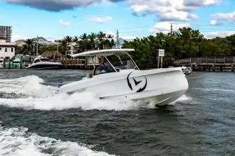 Thumbnail von Vision Marine Technologies Sterk 31 Sport WB