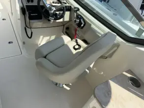 Thumbnail von Boston Whaler 240 Vantage