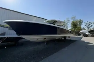 Thumbnail von Tiara Yachts 43LS