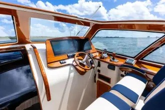 Thumbnail von Hinckley Talaria 38R RASCAL