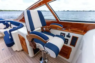 Thumbnail von Hinckley Talaria 38R RASCAL