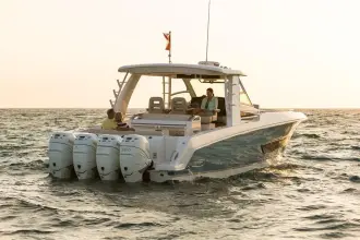 Thumbnail von Boston Whaler 420 Outrage