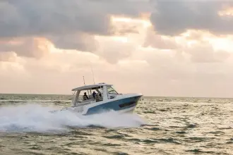 Thumbnail von Boston Whaler 420 Outrage
