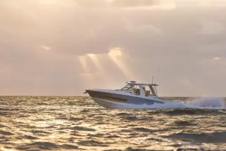 Thumbnail von Boston Whaler 420 Outrage