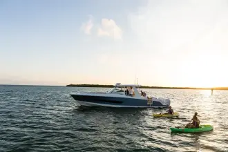 Thumbnail von Boston Whaler 420 Outrage