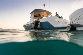 Thumbnail von Boston Whaler 420 Outrage