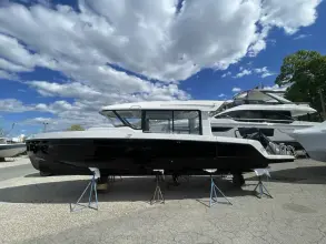 Cruisers Yachts 38 VTR EC