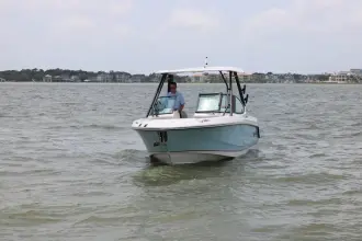 Thumbnail von Boston Whaler 240 Vantage