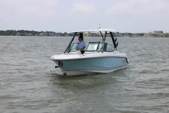 Thumbnail von Boston Whaler 240 Vantage