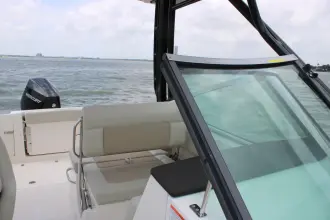Thumbnail von Boston Whaler 240 Vantage