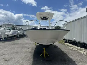 Thumbnail von Boston Whaler 210 Montauk