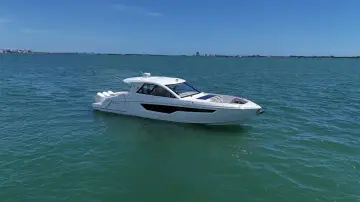 Thumbnail von Cruisers Yachts 50 GLS OB