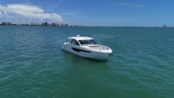 Thumbnail von Cruisers Yachts 50 GLS OB