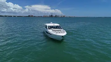 Thumbnail von Cruisers Yachts 50 GLS OB