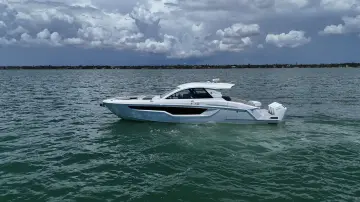 Thumbnail von Cruisers Yachts 50 GLS OB