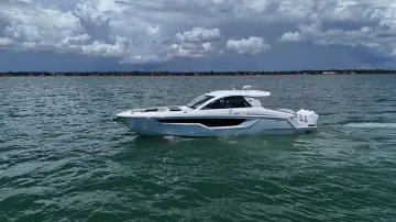 Thumbnail von Cruisers Yachts 50 GLS OB