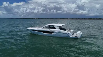 Thumbnail von Cruisers Yachts 50 GLS OB