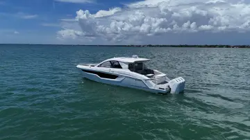 Thumbnail von Cruisers Yachts 50 GLS OB