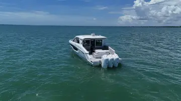 Thumbnail von Cruisers Yachts 50 GLS OB