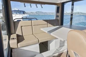 Thumbnail von Cruisers Yachts 38 VTR EC