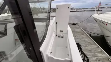 Thumbnail von Cruisers Yachts 38 VTR EC