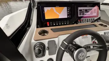 Thumbnail von Cruisers Yachts 38 VTR EC