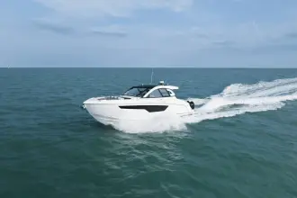 Thumbnail von Cruisers Yachts 50 GLS OB