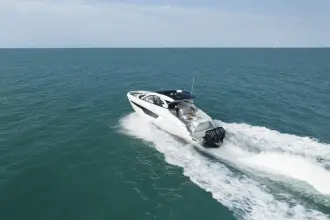 Thumbnail von Cruisers Yachts 50 GLS OB