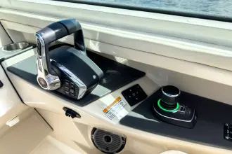 Thumbnail von Boston Whaler 320 Vantage