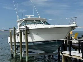 Thumbnail von Tiara Yachts 4200 Open Sachschaden