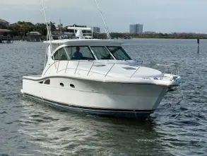 Thumbnail von Tiara Yachts 4200 Open Sachschaden