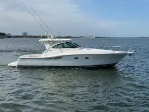 Thumbnail von Tiara Yachts 4200 Open Sachschaden