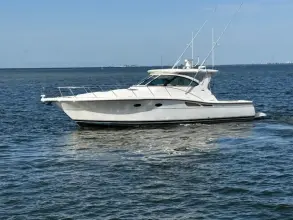 Thumbnail von Tiara Yachts 4200 Open Sachschaden