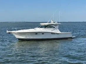 Thumbnail von Tiara Yachts 4200 Open Sachschaden