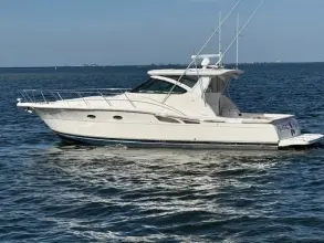Thumbnail von Tiara Yachts 4200 Open Sachschaden