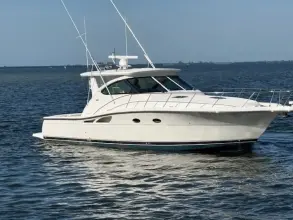 Thumbnail von Tiara Yachts 4200 Open Sachschaden