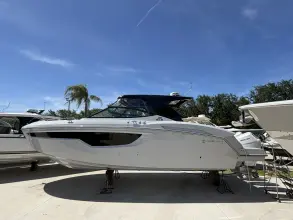 Thumbnail von Cruisers Yachts 38 GLS Güney